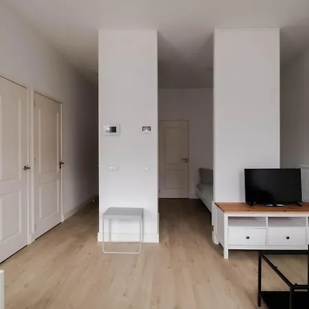 Your Modern Retreat Close To Center