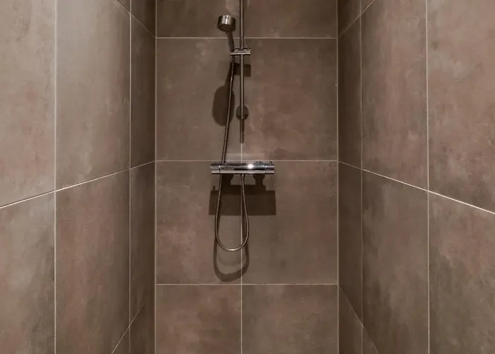 Your Modern Retreat Close To Center Lejlighed *