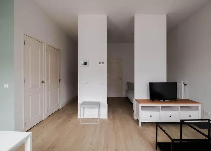 Your Modern Retreat Close To Center