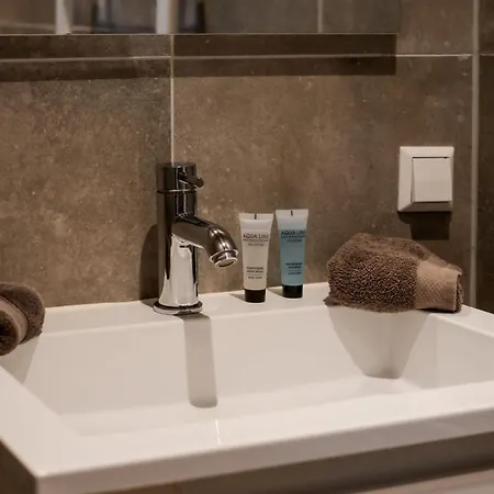 아파트 Your Modern Retreat Close To Center 로테르담