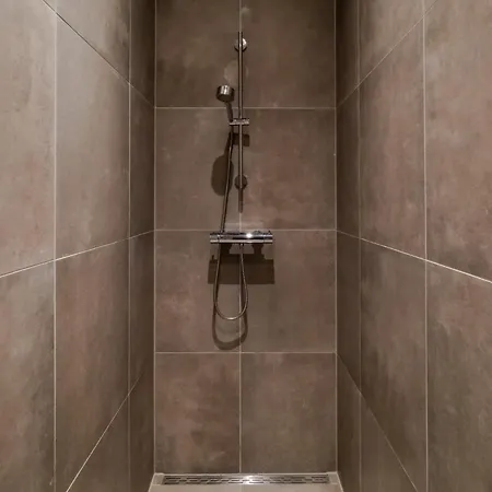 Your Modern Retreat Close To Center Apartment *